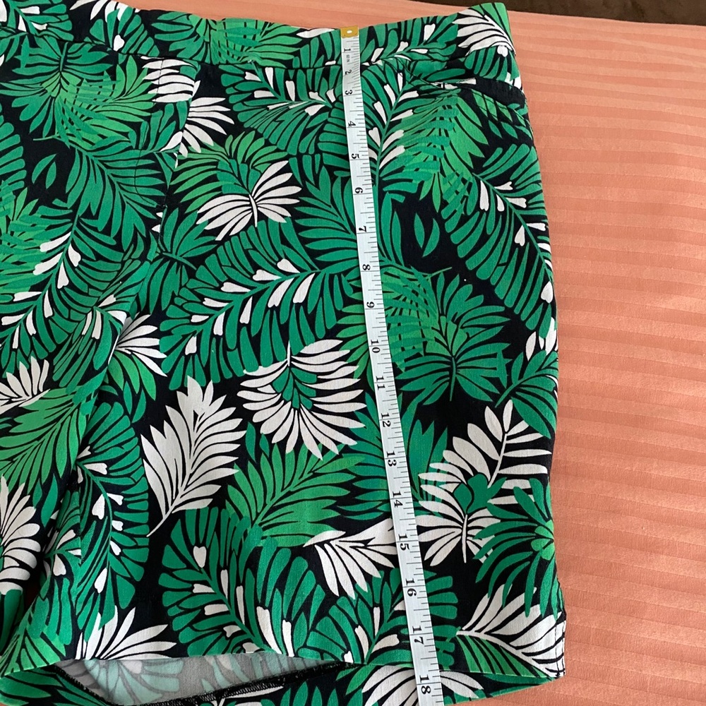 Tropical Shorts - Stretchy! (Dalia) - Picture 3 of 12